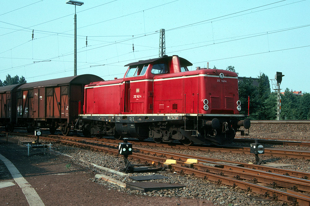 https://www.eisenbahnfotograf.de/datei/August 1981/1240204 DB 212142 Alte Woehr 7.8.81.jpg